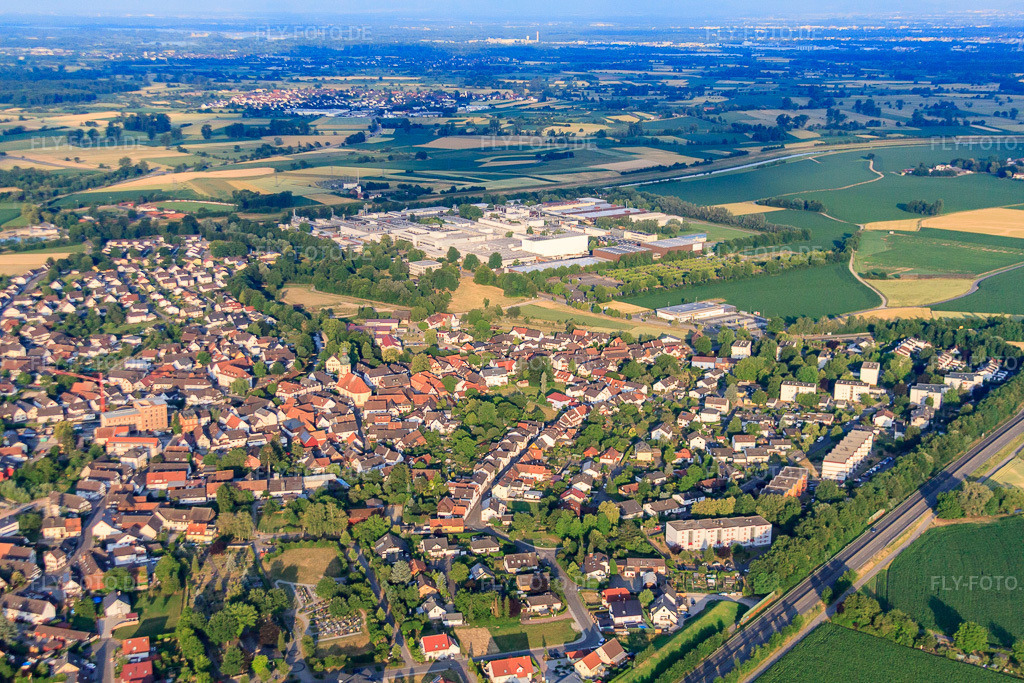 Luftbild: Stadtansicht an der Kinzig aus Osten in Willstätt im Bundesland Baden-Württemberg in Deutschland. Foto: IMG_68062.jpg vom 19.06.2014 durch Werner Riehm/FLY-FOTO.de