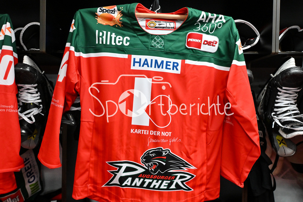 Augsburger Panther - Düsseldorfer EG | Die Mannschaftskabine der Augsburger Panther vor dem Heimspiel gegen Duesseldorf / Kartei der Not / DEL: Augsburger Panther - Düsseldorfer EG, Curt Frenzel Stadion am 13.12.2024
