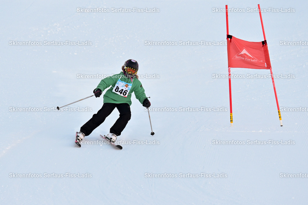 SRF_25.12.2025_0142 | Skirennfotos,Serfaus,Fiss,Ladis,Kinderskirennen,Winter,Tirol,Oberland,skirace,SFL,feelfree,weil wir's genießen,ski,Ski,skifahren,Sonnenplateau, - Realisiert mit Pictrs.com