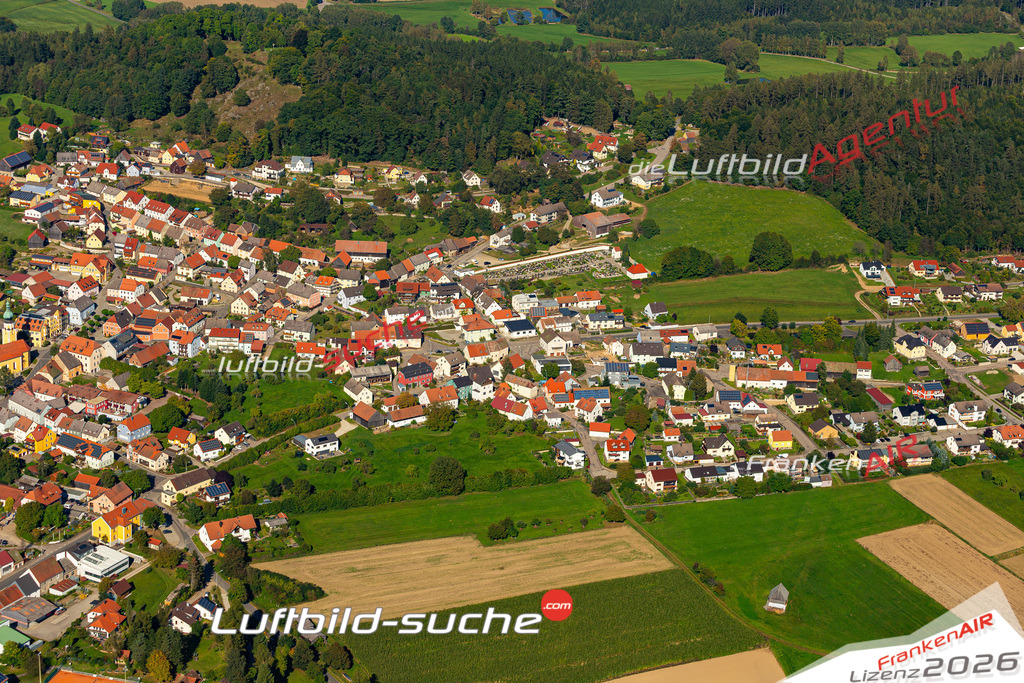 Das Luftbild der Stadt Tännesberg wurde 2021 vom Flugzeug heraus erstellt (keine Drohne) Aufnahmehöhe ca.450 Meter- hohe Bildauflösung und Druck-Qualität garantiert!