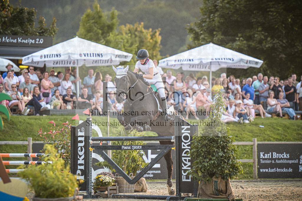 DOS_1819 | Entdecke hochwertige Reitturnierfotos von Foto Oger. Professionell, emotional und authentisch – jetzt Lieblingsmomente im Shop bestellen.Deutschlandweite Turnierfotografie. - Realisiert mit Pictrs.com