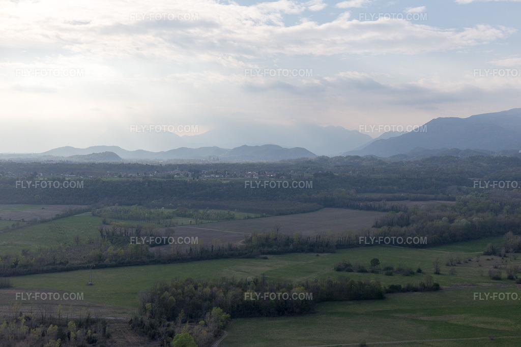 Aerial view: View of the town in Aonedis di Là in the state Friuli Venezia Giulia, Italy.Photo: IMG_098764.jpg taken on 04/07/2017 by Werner Riehm/FLY-FOTO.comResolution of the original: 5472 x 3648 px