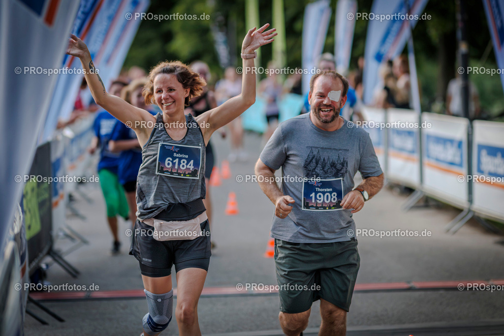Sparda-Bank Nachtlauf Bonn; Bonn, 18.06.2025 | Impressionen vom Sparda-Bank Nachtlauf Bonn am 18.06.2025 in Bonn (Nordrhein-Westfalen). 