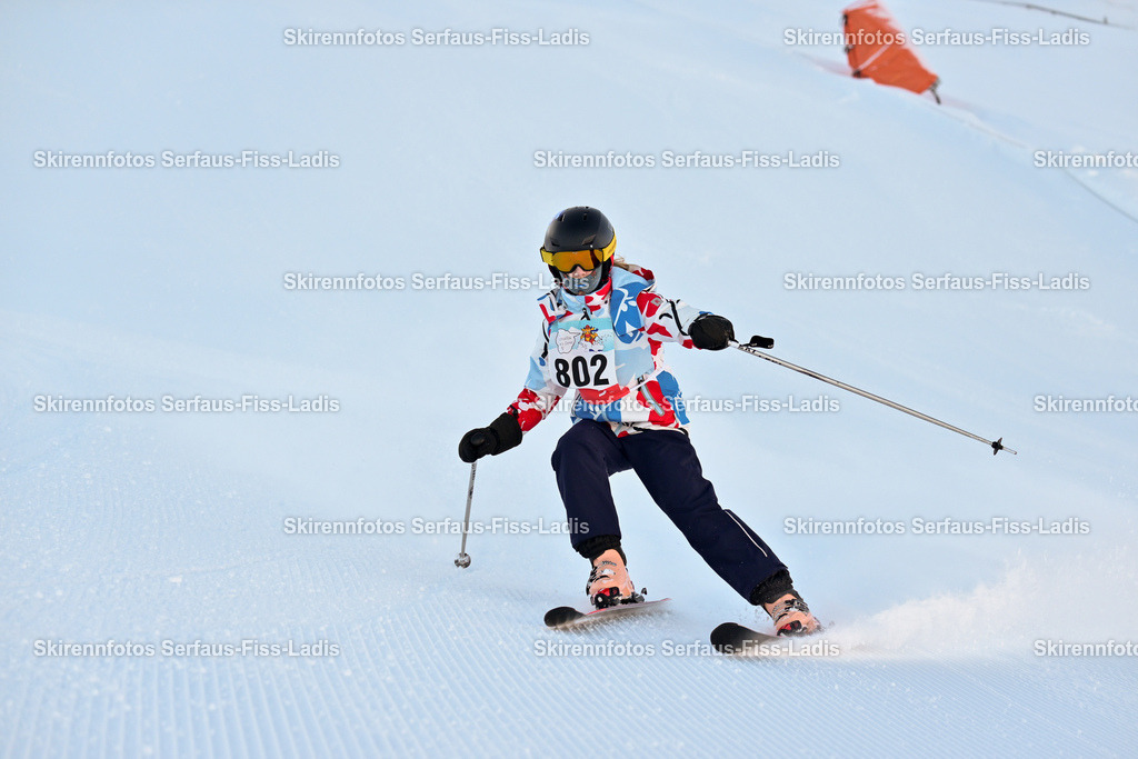 SRF_25.12.2025_0012 | Skirennfotos,Serfaus,Fiss,Ladis,Kinderskirennen,Winter,Tirol,Oberland,skirace,SFL,feelfree,weil wir's genießen,ski,Ski,skifahren,Sonnenplateau, - Realisiert mit Pictrs.com