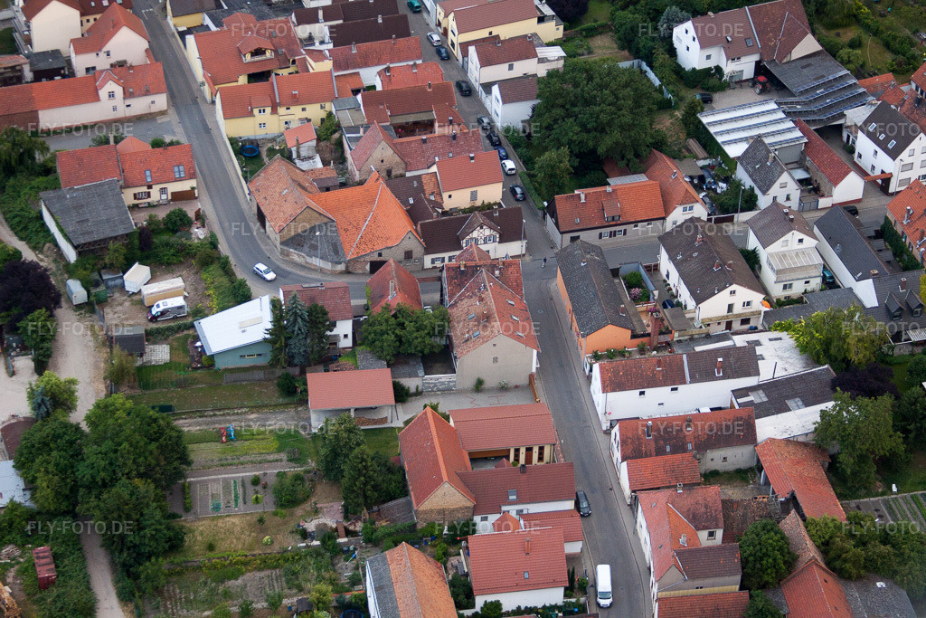 Luftbild: Roxheimer Straße im Ortsteil Bobenheim in Bobenheim-Roxheim im Bundesland Rheinland-Pfalz in Deutschland. Foto: IMG_69111.jpg vom 24.06.2014 durch Werner Riehm/FLY-FOTO.de