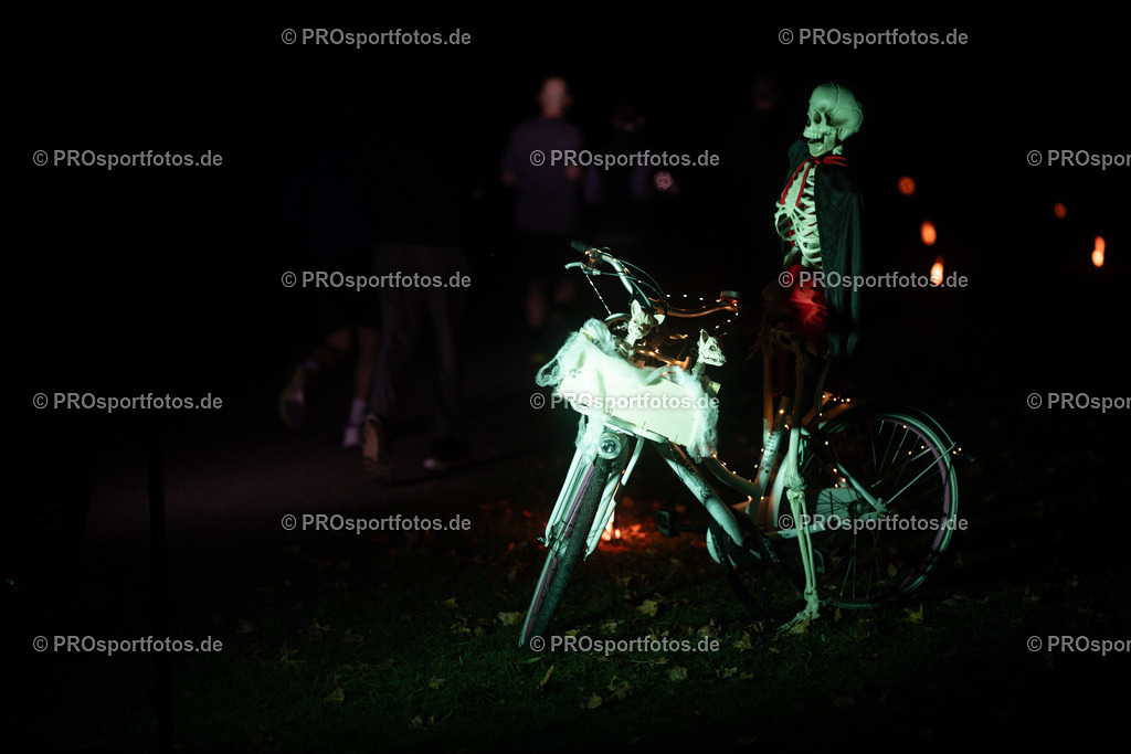 Halloween Run 2025 in Koeln, 31.10.2025 | Impressionen vom Halloween Run 2025 am 31.10.2025 in Koeln (Forstbotanischer Garten Rodenkirchen). Foto: Axel Kohring/Beautiful Sports