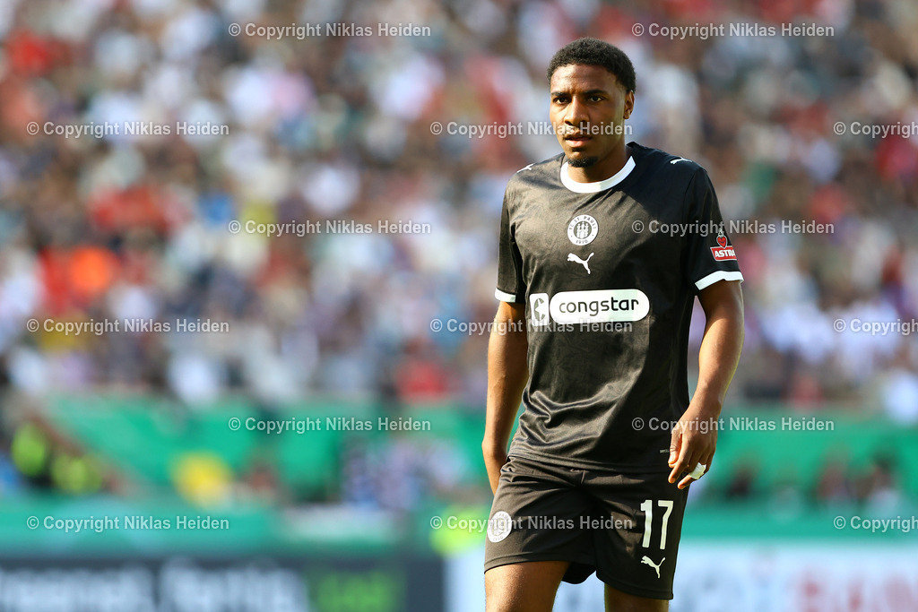 NH_FCEintrachtNorderstedt_FCStPauli_DFBPokal_16082025 | #17 Oladapo Afolayan (FC St. Pauli)Fußball I Herren I DFB-Pokal I Saison 2025-2026  I 1. Runde I FC Eintracht Norderstedt - FC St. Pauli I 16.08.2025 I Millerntor-Stadion