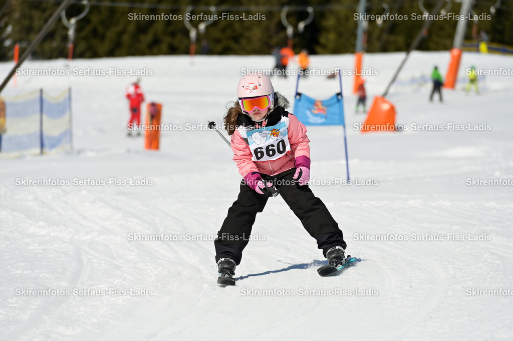SRF_27.02.2026_778 | Skirennfotos,Serfaus,Fiss,Ladis,Kinderskirennen,Winter,Tirol,Oberland,skirace,SFL,feelfree,weil wir's genießen,ski,Ski,skifahren,Sonnenplateau, - Realisiert mit Pictrs.com