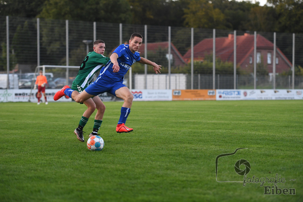 FC Rastede-VFL Oldenburg | A-Jugend Bezirkspokal; FC Rastede (blau)-VFL Oldenburg (grün) am 16.08.2023 in Rastede (Sportanlage Köttersweg), Deutschland, Photo: Philip Eiben 2023 - Realisiert mit Pictrs.com