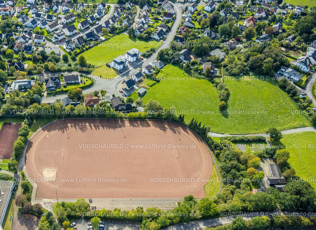 Sundern230905203 | Luftbild, Sportplatz am Schulzentrum Sundern, Sundern, Sauerland, Nordrhein-Westfalen, Deutschland