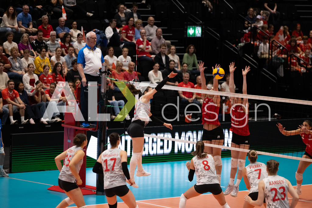 Georgia v Switzerland - CEV European League Women | KRIENS, SWITZERLAND - JUNE 12: SARINA WIELAND of Switzerland against ANA TEVDORADZE of Georgia and MARIAM GAPRINDASHVILI of Georgia double block during the CEV European League match between Georgia and Switzerland at Pilatus Arena on June 12, 2026 in Kriens, Switzerland. - Realisiert mit Pictrs.com