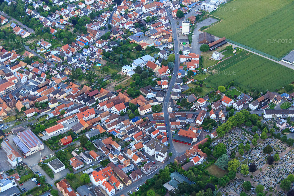 Luftbild: Eisenbahnstr in Herxheim bei Landau im Bundesland Rheinland-Pfalz in Deutschland. Foto: IMG_080411.jpg vom 05.06.2015 durch Werner Riehm/FLY-FOTO.de