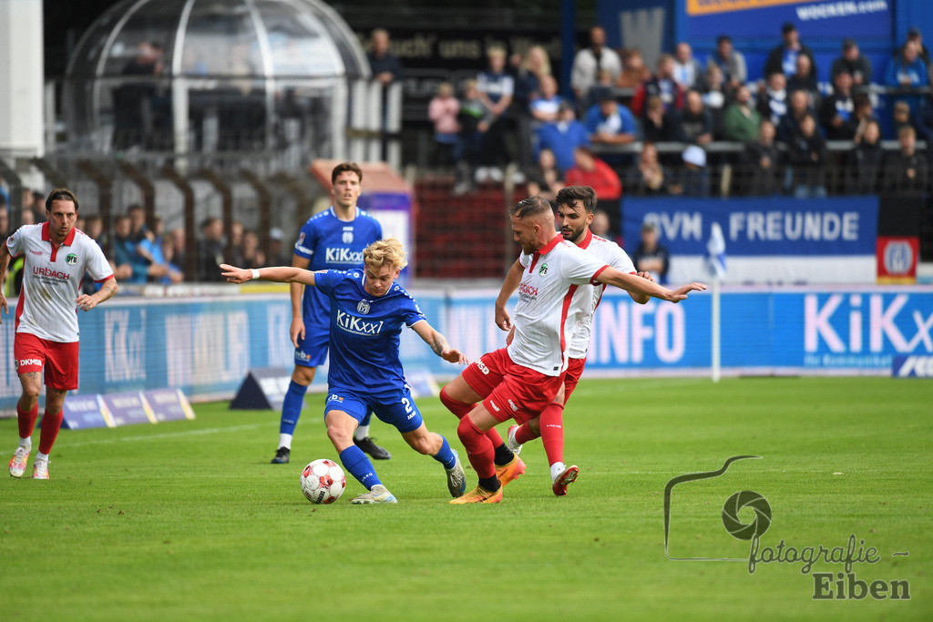 SV Meppen-VfB Lübeck | Herren Regionalliga Nord; SV Meppen (blau)-VfB Lübeck (weiß) am 01.08.2025 in Meppen (Hänsch-Arena), Photo: Philip Eiben 2025 - Realisiert mit Pictrs.com