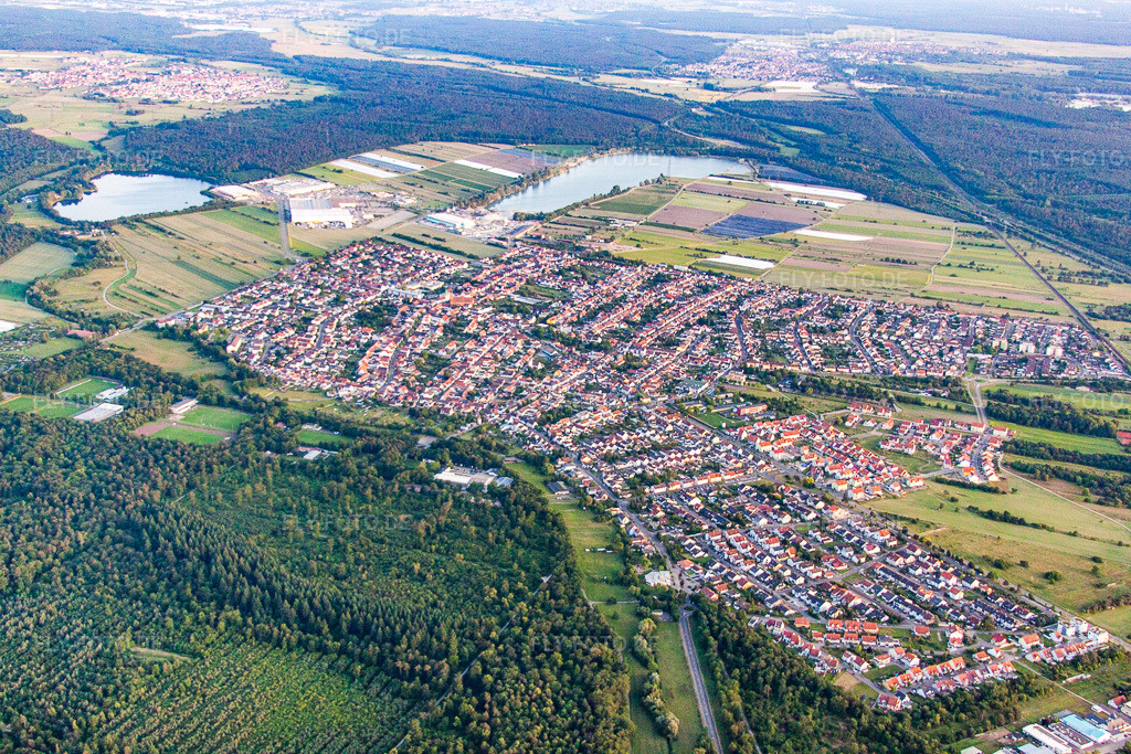 Luftbild: Ortsansicht von Norden im Ortsteil Wiesental in Waghäusel im Bundesland Baden-Württemberg in Deutschland. Foto: IMG_66444.jpg vom 30.05.2014 durch Werner Riehm/FLY-FOTO.de