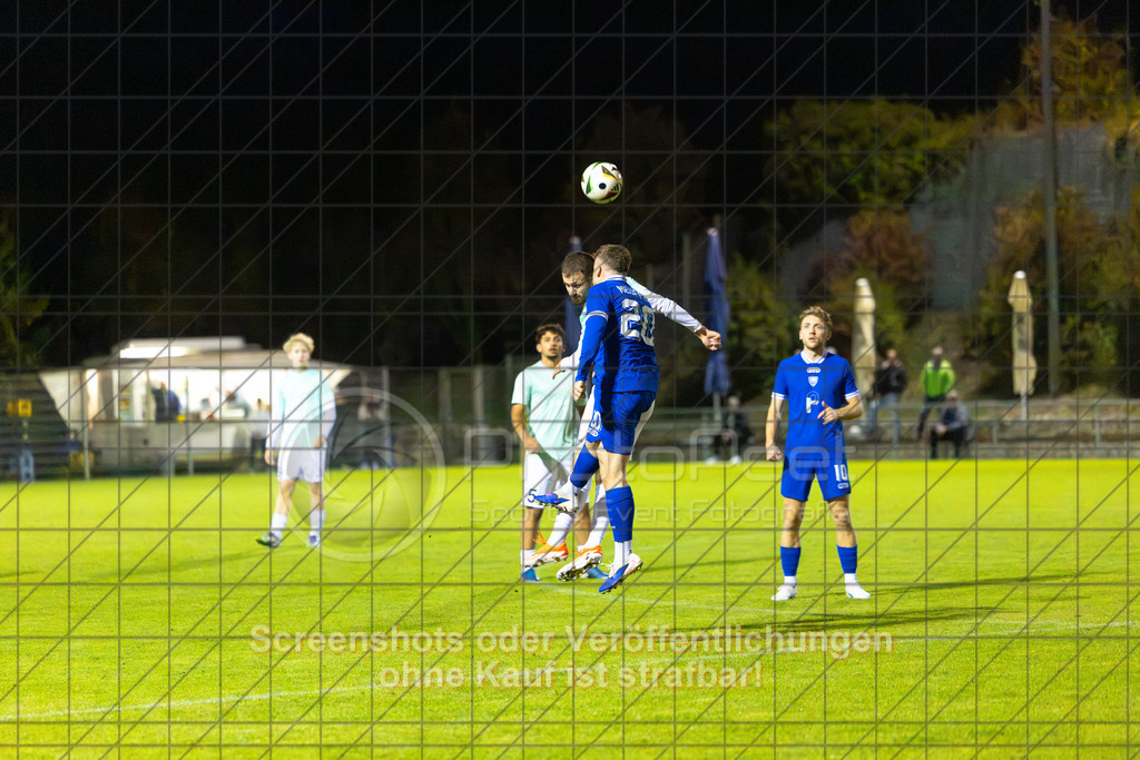 20261015_194611_0021_(c)_by_PhotoPeet | #,TSG Salach (türkis) vs. VfB Neuffen (blau), Fußball, Bezirksliga - Bezirk Neckar/Fils, 08. Spieltag, Saison 2026/2027, Rasensportplatz, Staufenecker Straße, 73084 Salach, 15.10.2026 - 19:30 Uhr,Foto: PhotoPeet / Sport- &amp; Eventfotografie / Peter Harich