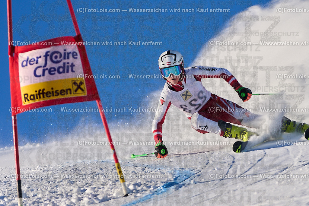 ALP3267_MASTERS-Cup_GS-C Damen_Vorlaeufer | (C)FotoLois.com, Alois Spandl. FIS Masters-Cup Wildschönau, Giant Slalom auf der Piste Schatzberg GS, Siegerehrung auf dem Dorfplatz Niederau, Sa 13. Januar 2024.