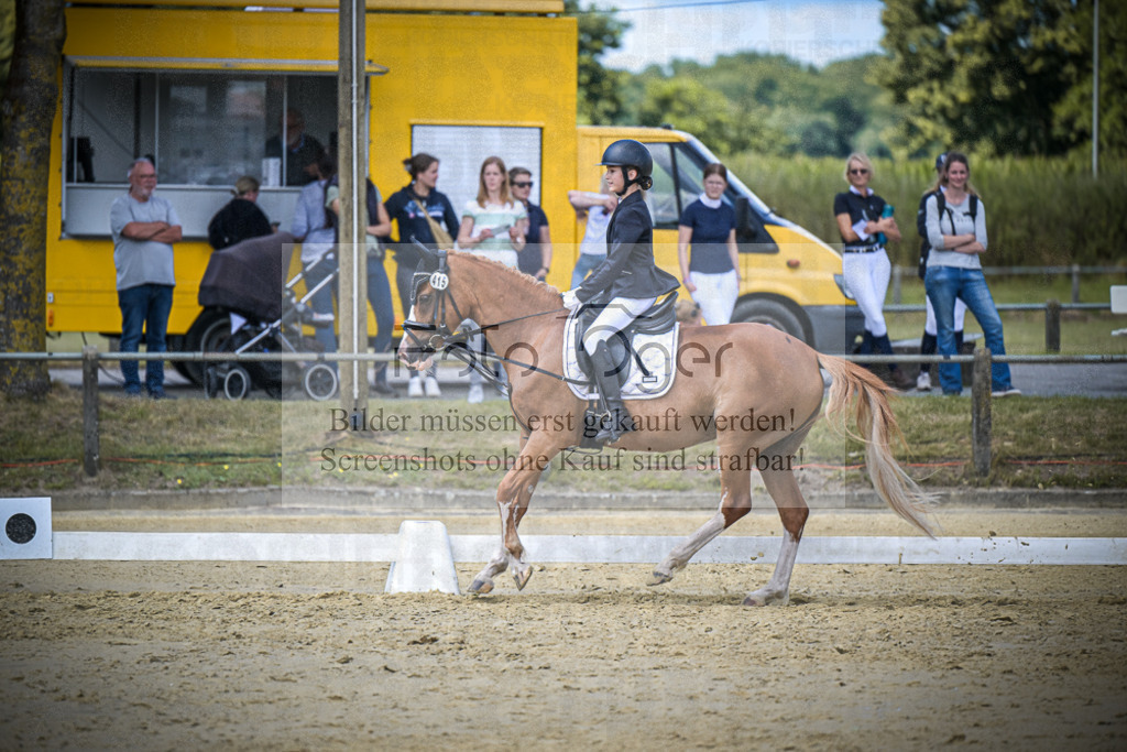 DOS_6079 | Entdecke hochwertige Reitturnierfotos von Foto Oger. Professionell, emotional und authentisch – jetzt Lieblingsmomente im Shop bestellen.Deutschlandweite Turnierfotografie. - Realisiert mit Pictrs.com