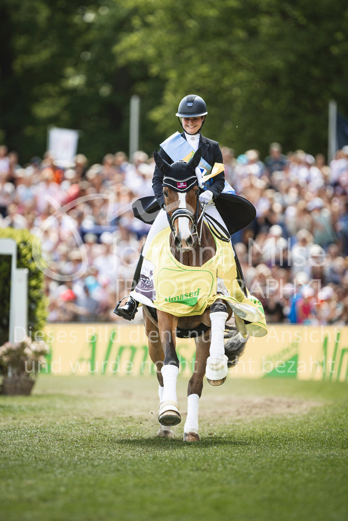 240512_Hamburg_Dressur-Derby-104 | Deine schönsten Turniermomente als professionelle Fotos! Entdecke hochwertige Pferdesport-Fotografie im Online-Shop. Jetzt Fotos finden & bestellen!