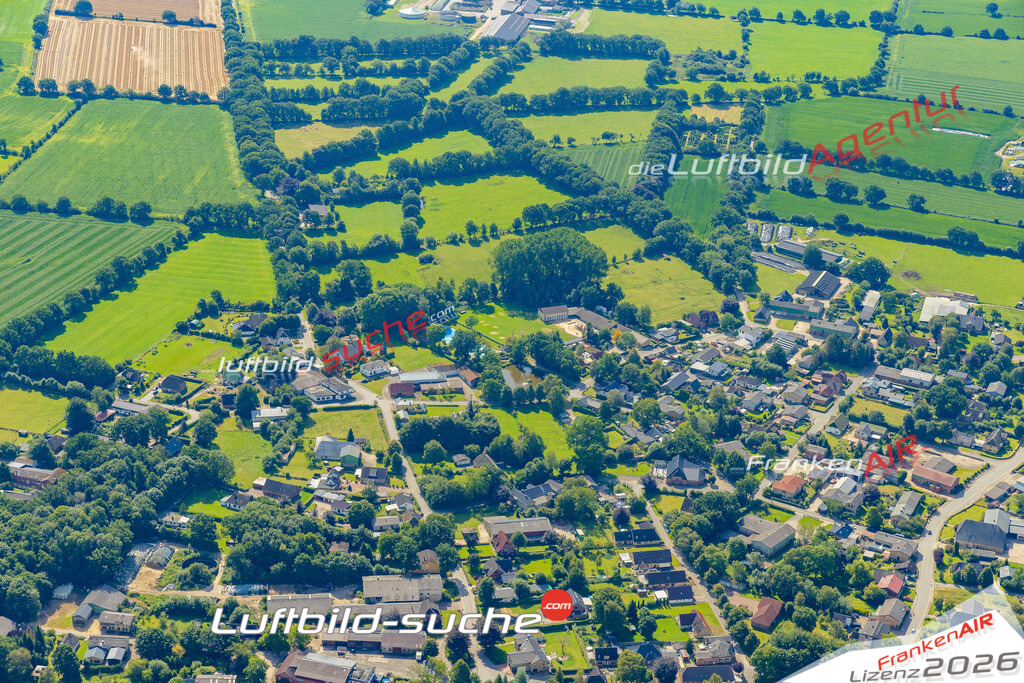 Luftaufnahme der Stadt Dellstedt - Die Luftaufnahme wurde 2025 vom UL-Flugzeug heraus erstellt ( keine Drohne ) - Hochauflösende Luftaufnahme - für professionelle Ausdrucke geeignet. Die Geschenkidee !Hier alle&nbsp;Infos zur Lizenzierung der LuftaufnahmeWir fliegen auch dieses Jahr wieder in Ihre Region um Luftbilder zu erstellen.- Luftbild anfragen