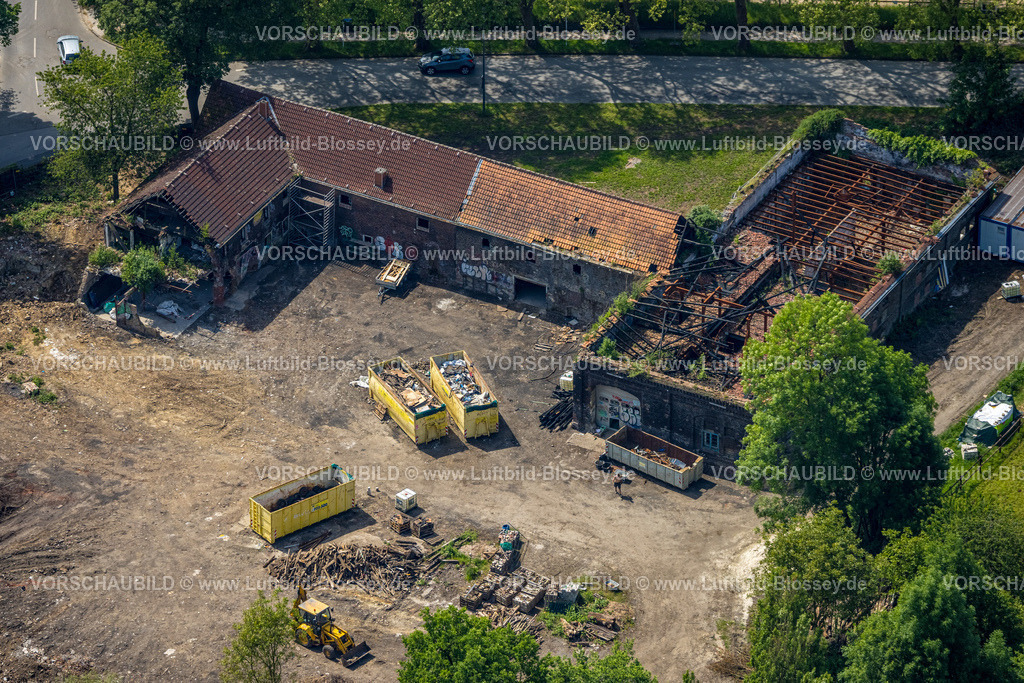 Dortmund240507025Somborn | Luftbild vom Hof Schulte Somborn, Brandruine eines Bauernhofs in Dortmund Somborn, Ziegelhäuser, verkohlte Dachsparren, eingestürte Dächer, Wiederaufbau eines Guthofs, Somborn, Dortmund, Ruhrgebiet, Nordrhein-Westfalen, Deutschland