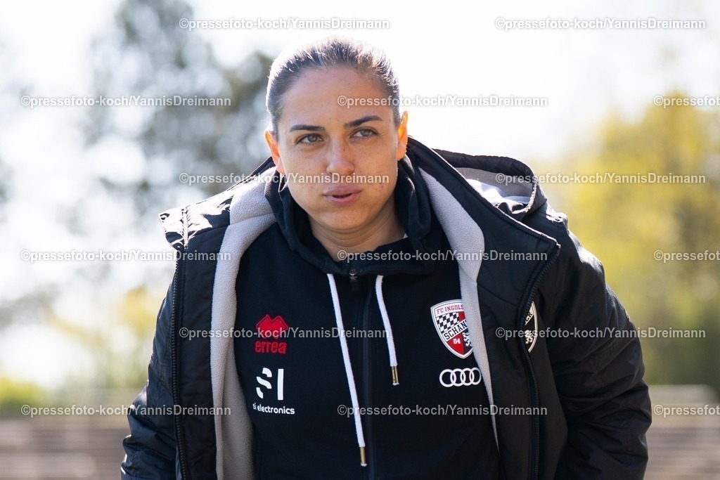 xydr06042501005 | 06.04.2025, xydrx, Fußball, Borussia Dortmund II - FC Ingolstadt 04, 3.Liga, Stadion Rote Erde, Saison 2024 2025: Sabrina Wittmann (Cheftrainerin FC Ingolstadt) DFB regulations prohibit any use of photographs as image sequences and or quasi-video.