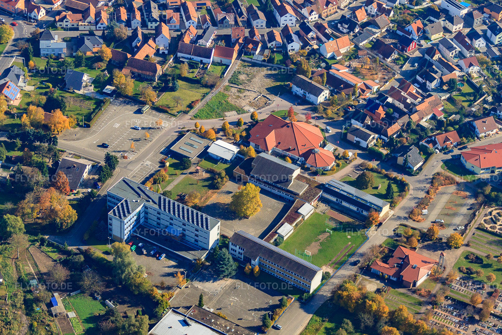 Luftbild: Grundschule Hainbuchenschule Hagenbach in Hagenbach im Bundesland Rheinland-Pfalz in Deutschland. Foto: IMG_35320.jpg vom 31.10.2010 durch Werner Riehm/FLY-FOTO.deHainbuchenschule Hagenbach - Hainbuchenschule Hagenbach