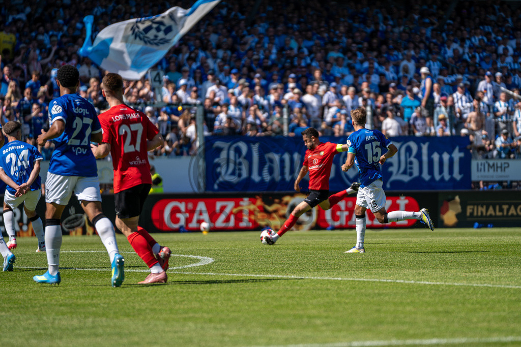 Stuttgarter Kickers vs. SG Sonnenhof Großaspach, Fussball, WFV-Pokal, Finale, 23.05.2026 | Volkan Celiktas (SG Sonnenhof Großaspach, #05) mit einer Torchance,Stuttgarter Kickers vs. SG Sonnenhof Großaspach, Fussball, WFV-Pokal, Finale, 23.05.2026