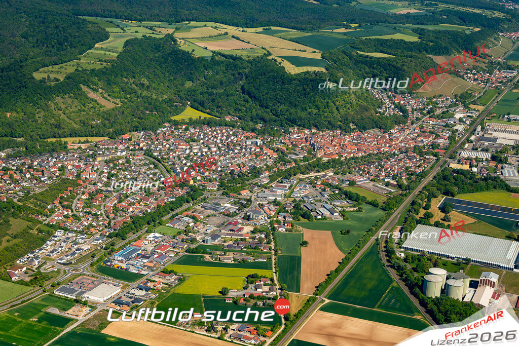Luftaufnahme der Stadt Zeil am Main - Die Luftaufnahme wurde 2025 vom UL-Flugzeug heraus erstellt ( keine Drohne ) - Hochauflösende Luftaufnahme - für professionelle Ausdrucke geeignet. Die Geschenkidee !Mit Lizenz und Bildrechte bestellbar
