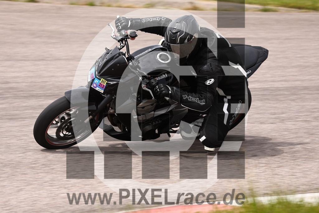 0517-20240601_02001 | Schöne Erinnerungen an spannende Momente - das festzuhalten ist unser Job. PIXELrace.de ist seit 2003 auf den Rennstrecken Europas unterwegs um die Action draußen beim Fahren und die wunderbare Stimmung imm Fahrerlager für euch einzufangen.