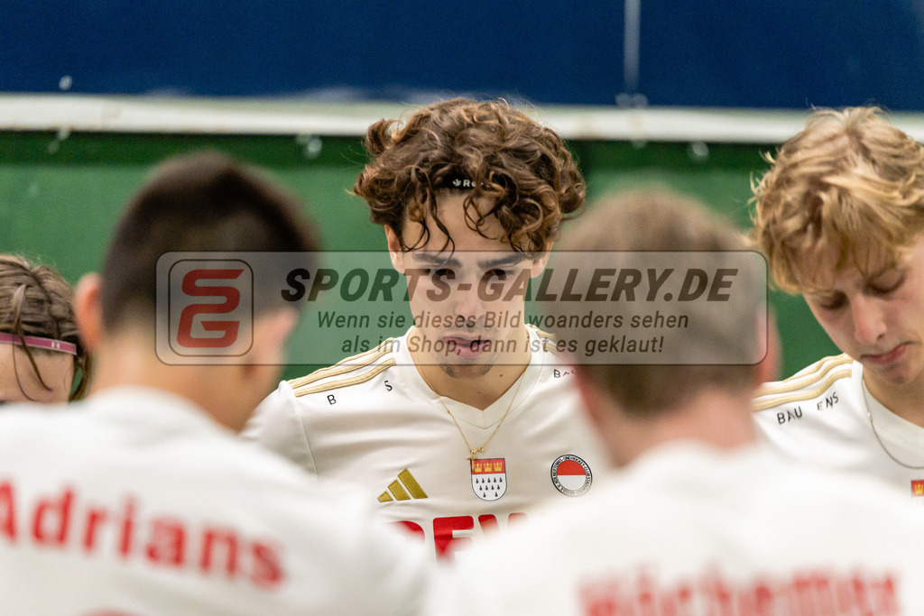 SFE_20250112_0099 | Köln, Deutschland, 12.01.2025:  ßHockey 1. Bundesliga Damen Rot-Weiss Köln - Crefelder HTC im KTHC Stadion Rot-Weiss Köln Tennis and Hockey Club am 12.01.2025 in Köln, Deutschland. (Foto von Stephan Fehrmann)Köln, Germany, 12.01.2025: ßHockey 1. Bundesliga Damen Rot-Weiss Köln - Crefelder HTC in KTHC Stadion Rot-Weiss Köln Tennis and Hockey Club at 12.01.2025 in Köln, Deutschland. (Foto from Stephan Fehrmann)