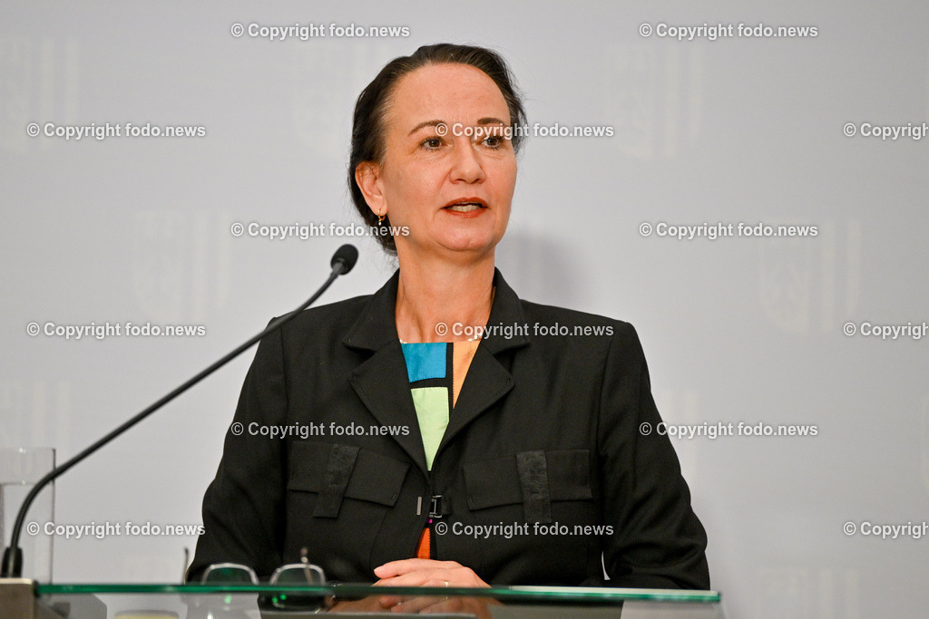 Kick-off-Veranstaltung der Gruendungspraesidentin_ IDSA_ 07.07.2023-53 | 07.07.2023, Landhaus Linz AUT, Kick-off-Veranstaltung der Gruendungspraesidentin, IDSA, im Bild Stefanie Lindstaedt (Gruendungspraesidentin des Institute of Digital Sciences Austria (IDSA))