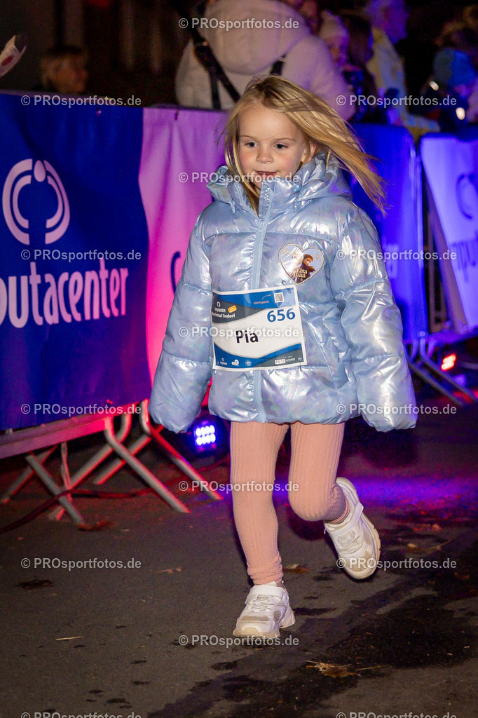 Martinslauf Sindorf 2023 in Kerpen-Sindorf, 09.11.2023 | Impressionen vom Martinslauf Sindorf 2023 am 09.11.2023 in Kerpen-Sindorf (Nordrhein-Westfalen).