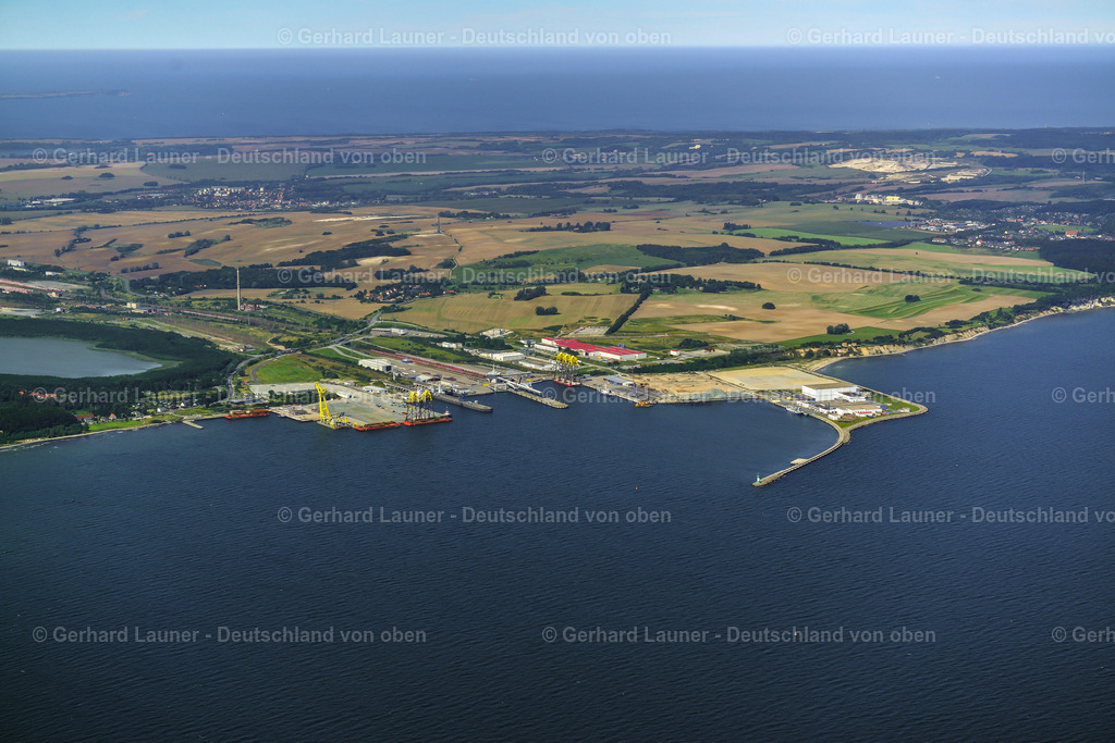 3637861 | SASSNITZ 25.08.2016 Hafenanlagen an der Meeres- Küste der Insel Rügen im Ortsteil Hagen in Sassnitz im Bundesland Mecklenburg-Vorpommern. // Port facilities on the seashore of the Iland Ruegen in the district Hagen in Sassnitz in the state Mecklenburg - Western Pomerania. Foto: Gerhard Launer