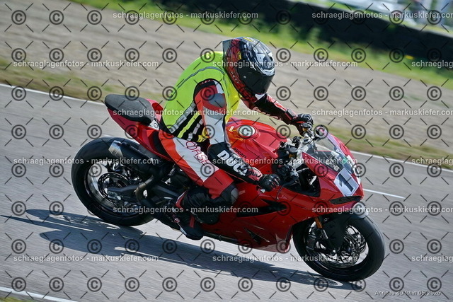 26BT02-1046 | markuskiefer.com - Realisiert mit Pictrs.com