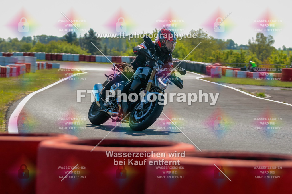 Moto-TeamOBK-21260 | Hier findet Ihr Bilder von Touristenfahrten auf der Nürburgring Nordschleife oder von anderen Veranstaltungen die ich besucht habe. Viel Spass beim Durch Schauen 