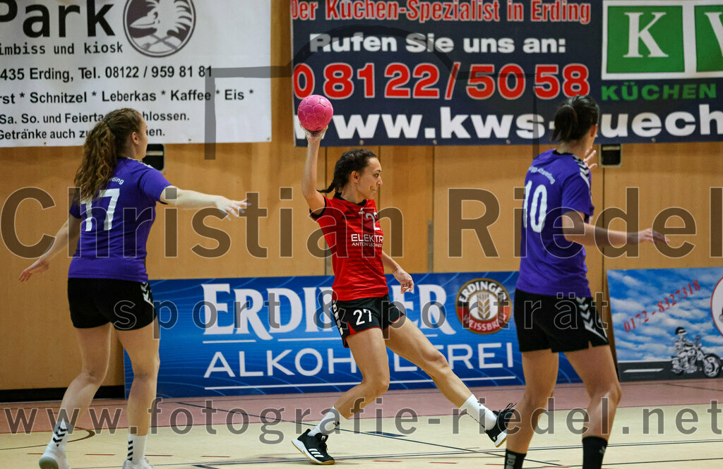 2022-11-05_014_SpVgg_Altenerding_gegen_SpVgg_Erdweg | Erding, Deutschland, 05.11.2022:
Handball, Bezirksoberliga Frauen Altbayern 2022 / 2023, 3. Spieltag, SpVgg Altenerding gegen SpVgg Erdweg, Endergebnis: 27:16

Thea-Sophie Steinbrecher (SpVgg Altenerding, #17), Leonie Nefzger (SpVgg Erdweg, #27), Janina Konrad (SpVgg Altenerding, #10)

Foto: Christian Riedel / fotografie-riedel.net