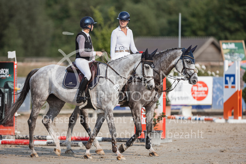 240627_LüPfSpTa_SprPf-M-264 | Deine schönsten Turniermomente als professionelle Fotos! Entdecke hochwertige Pferdesport-Fotografie im Online-Shop. Jetzt Fotos finden & bestellen!