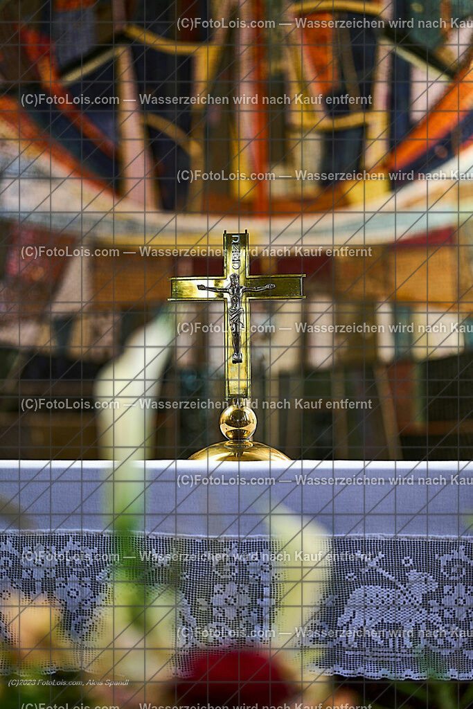 ALP2033_Pfarrfirmung Wieselburg_Altarkreuz | (C)FotoLois.com, Alois Spandl, Pfarrfirmung in Wieselburg mit Firmspender Eduard Gruber (ehemaliger Generalvikar der Diözese St. Pölten), Sa 3. Juni 2023.