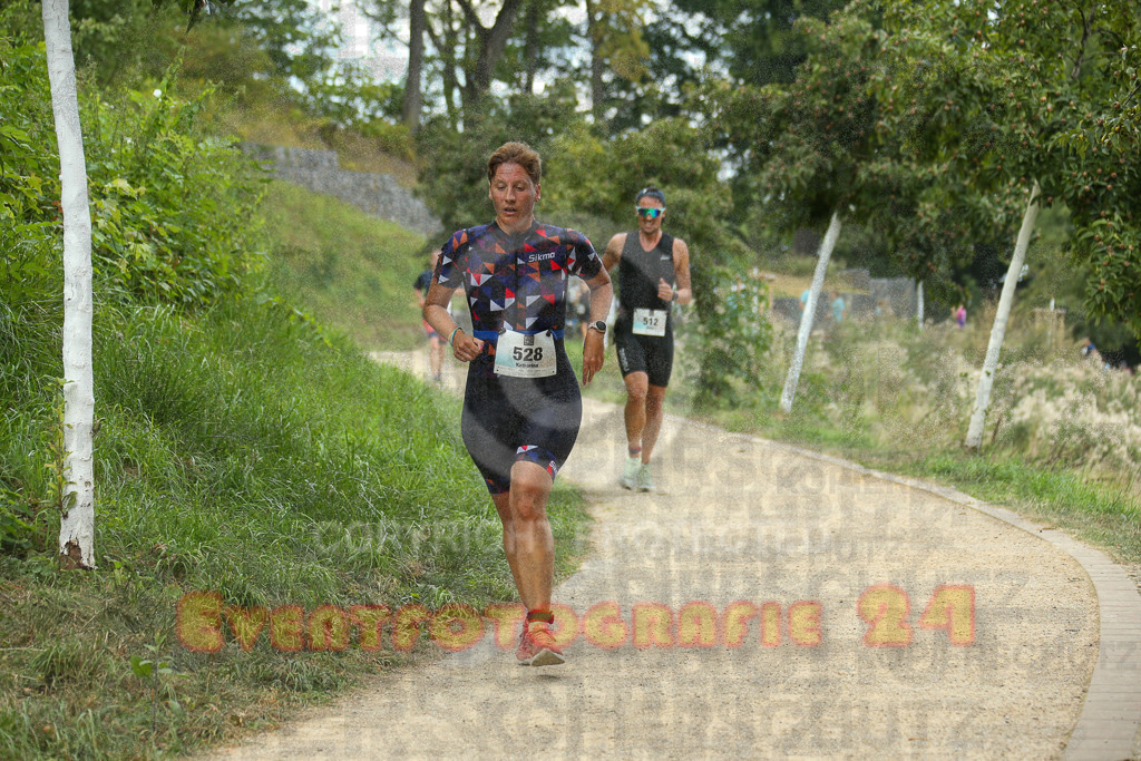 250824_1422_EX1_5998 | Sportfotografie im Rhein-Sieg Kreis, Köln, Bonn, NRW, Rheinland Pfalz, Hessen, etc. Unser Tätigkeitsfeld umfasst den Laufsport vom Volkslauf über den Marathon, Duathlon, Triathon bis zum Ultralauf wie Kölnpfad Ultra oder Schindertrail.