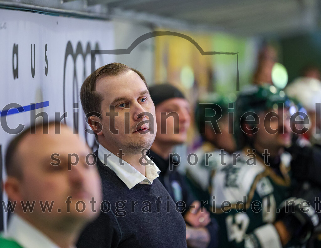 2025-09-12_018_TSV_Erding_gegen_EV_Landshut | Erding, Deutschland, 12.09.2025:Eishockey, Oberliga Süd 2025 / 2026, Testspiel, TSV Erding gegen EV Landshut, Endergebnis: 4:6Teamchef Dominik Quinlan (Erding Gladiators)Foto: Christian Riedel / fotografie-riedel.net
