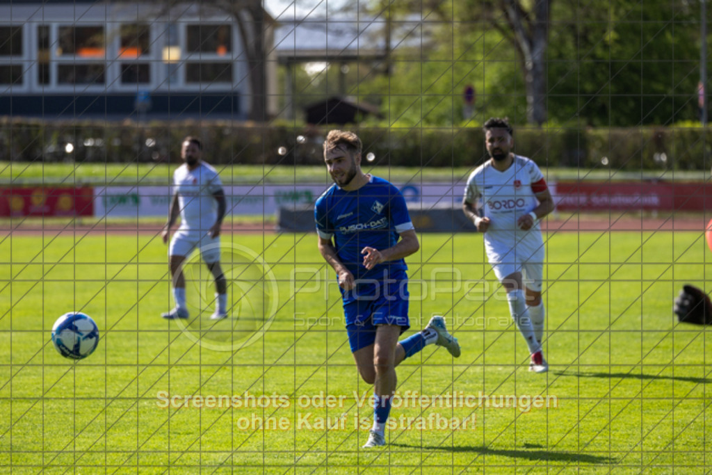 20250419_161439_0338 | #,1.FC Eislingen (blau) vs. Türksport Nürtingen (weiß), Fußball, Bezirksliga - Bezirk Neckar/Fils, 23. Spieltag, Saison 2024/2025, Rasenplatz, Eichbachstation, Haldenstraße 45, 73054 Eislingen, 19.04.2025 - 15:30 Uhr,Foto: PhotoPeet-Sportfotografie/Peter Harich