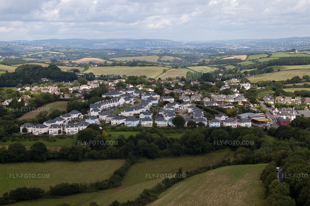 Aerial view: View of the town in Marldon in the state England, Great Britain. – Photo: IMG_19784.jpg taken on 07/25/2009 by Werner Riehm/FLY-FOTO.com – Resolution of the original: 4752 x 3168 px