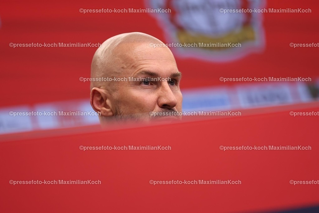 Lev02022501096 | 02.02.2025, Fußball, Bayer 04 Leverkusen - TSG 1899 Hoffenheim, 1. Fußball Bundesliga, 20. Spieltag, BayArena, Saison 2024 2025: Cheftrainer Christian Ilzer (Trainer Hoffenheim) bei der Pressekonferenz nach dem SpielDFB regulations prohibit any use of photographs as image sequences and or quasi-video.