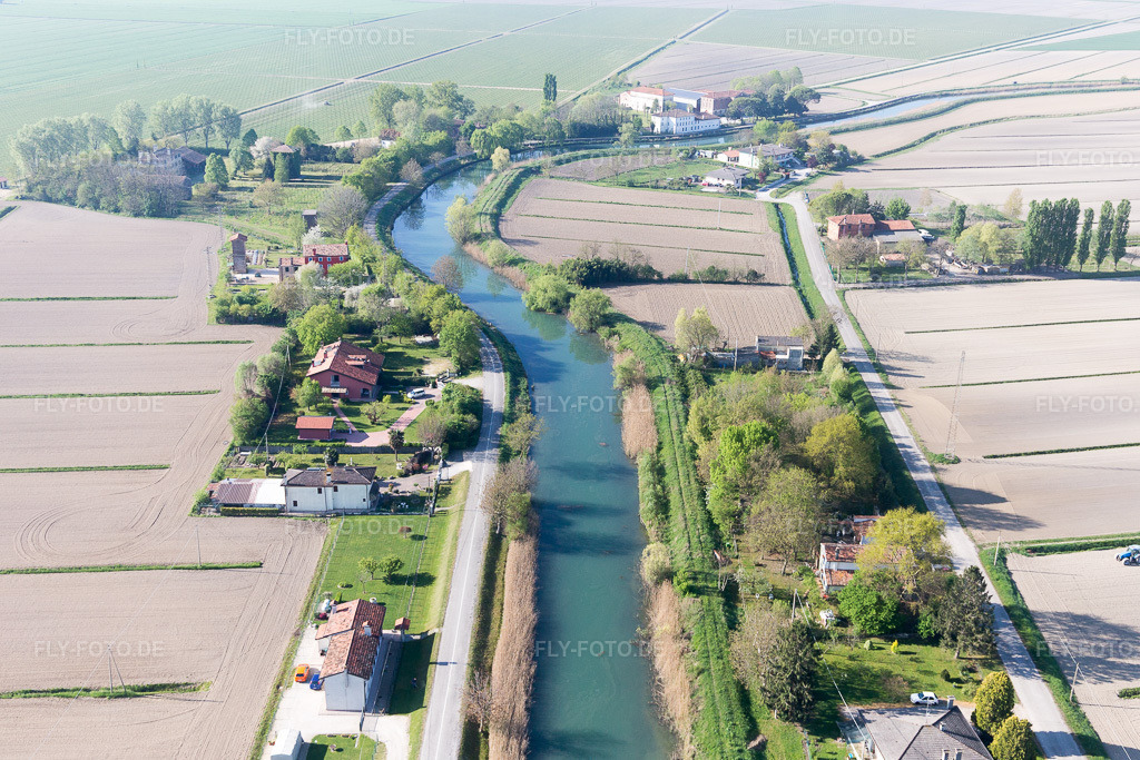 Luftbild: Ortsansicht in Cavanella im Bundesland Venetien in Italien. Foto: IMG_098844.jpg vom 08.04.2017 durch Werner Riehm/FLY-FOTO.de