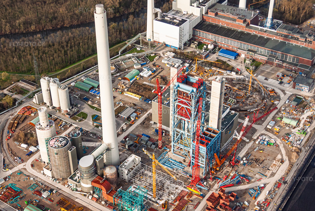 Luftbild: Kraftwerksanlagen und Abgas- Türme des Heizkraftwerkes EnBW Energie Baden-Württemberg AG - Rheinhafen-Dampfkraftwerk Karlsruhe an der Fettweisstrasse im Ortsteil Daxlanden in Karlsruhe im Bundesland Baden-Württemberg in Deutschland. – Foto: IMG_25481.jpg vom 02.04.2010 durch Werner Riehm/FLY-FOTO.de – Auflösung des Originals: 4002 x 2683 px