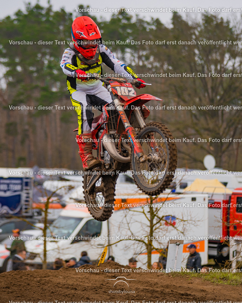 20260412_MCCBensdorf-1395 | Sportfotografin aus Berlin-Brandenburg mit Fokus auf Motocross. Ich halte deine sportliche Leistung und echte Emotionen auf und neben der Strecke professionell fest. Entdecke die Fotos von deinem Rennen und bestelle sie direkt hier im Shop.