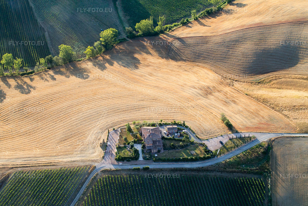 Vue aérienne: Vue de la ville à Montepulciano dans le département Siena, Italie. Photo: IMG_43366.jpg prise le 25/07/2011 par Werner Riehm/FLY-FOTO.eu – Résolution de l'original: 4272 x 2848 px
