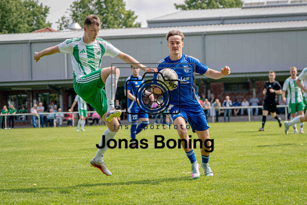 Fußball I Herren I Saison 2025-2026 I Bezirksliga Weser-Ems 4 I 33. Spieltag I TuS Lutten - SV Altenoythe I 18600 | jns.sportfotos - Realisiert mit Pictrs.com