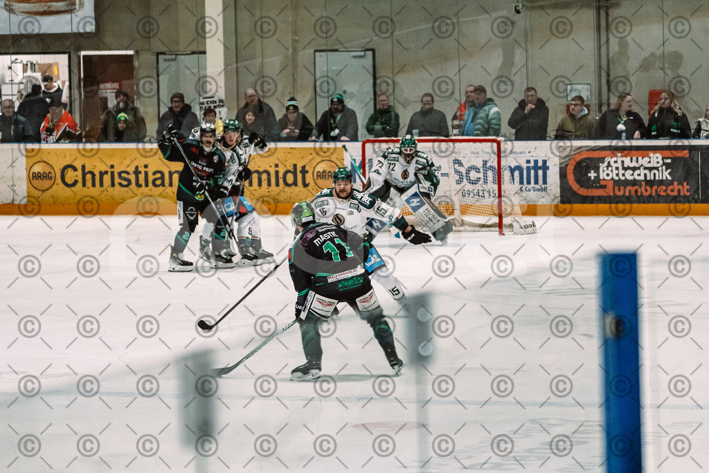 Alligators_vs_Erding_12_12_2025-078 | Höchstadt Alligators Fotogalerie: Eishockey-Action aus Franken. Professionelle Spielfotos, Portraits & Stadionbilder zum Download. Jetzt entdecken! - Realisiert mit Pictrs.com