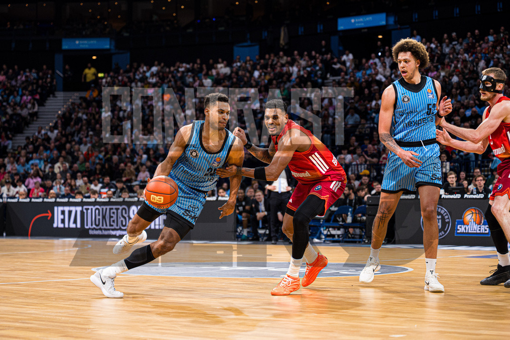 Basketball I Herren I Bundesliga I Saison 2025-2026 I 22. Spieltag I Veolia Towers Hamburg - FC Bayern Basketball | CONTRAST ZERØ MEDIA - Realisiert mit Pictrs.com